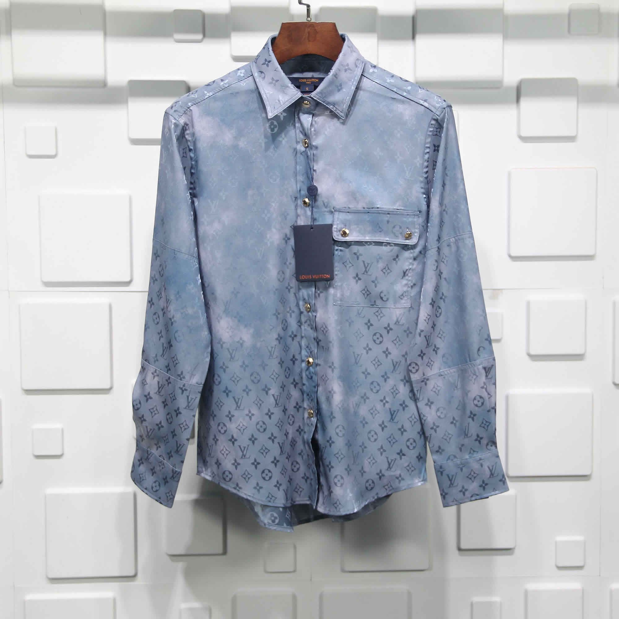Silk shirt Louis Vuitton Blue size M International in Silk - 35823554