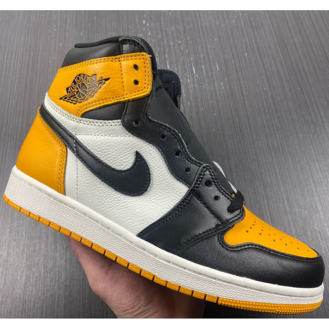 Air Jordan 1 OG High 'Yellow Toe' 555088-711