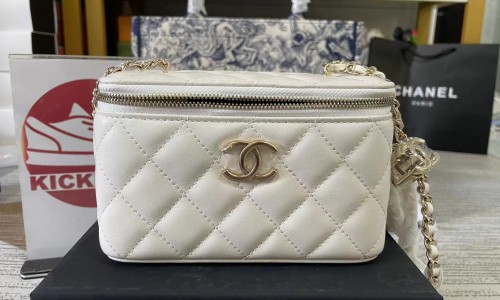 Channel Makeup bag Kickbulk luxury reatail wholesale reviews