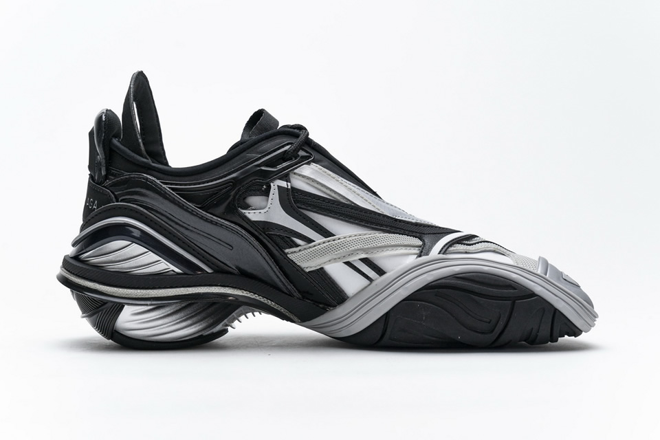 Nike has unveiled their new running shoe 7 - www.kickbulk.co