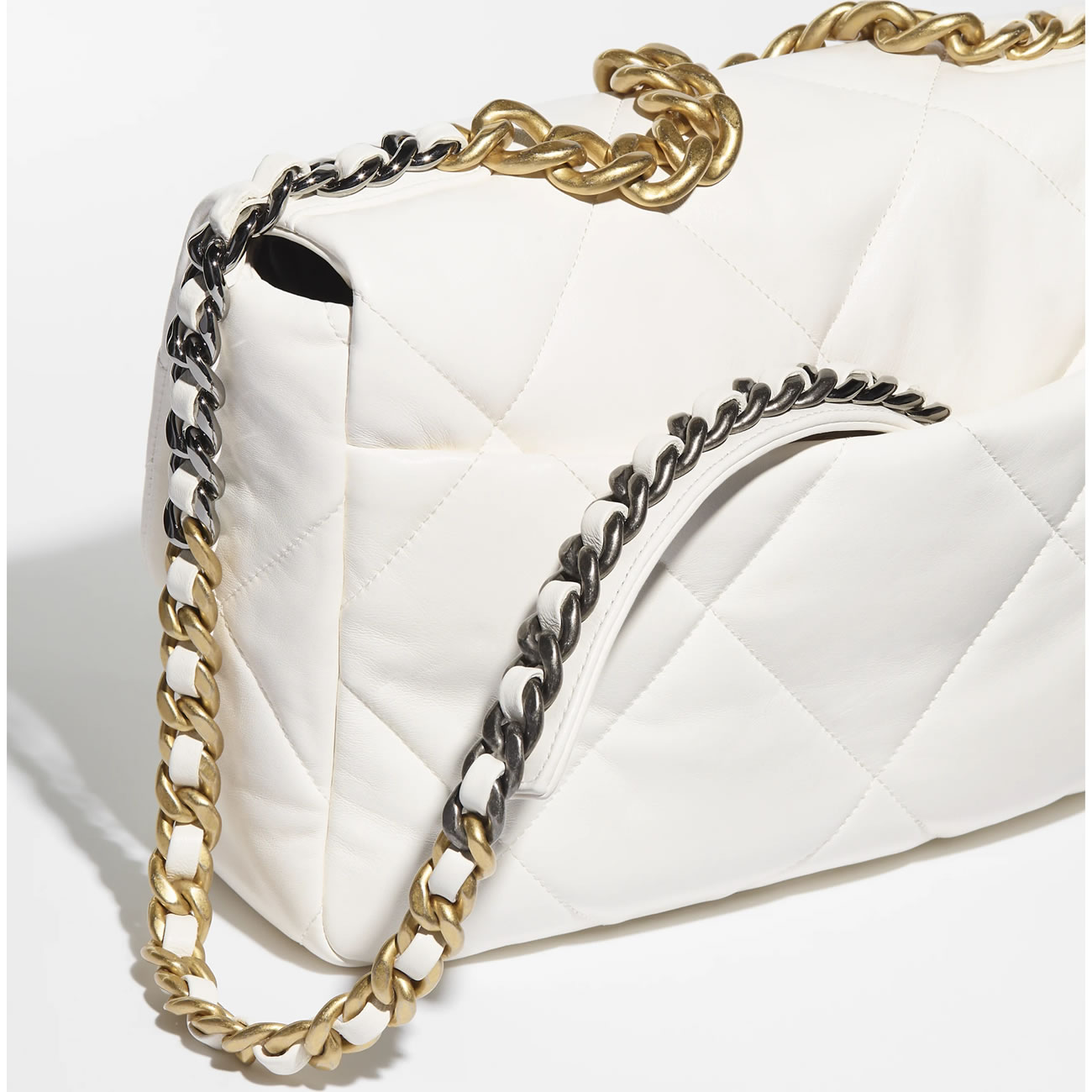 Chanel 19 Handbag 23 - kickbulk.co