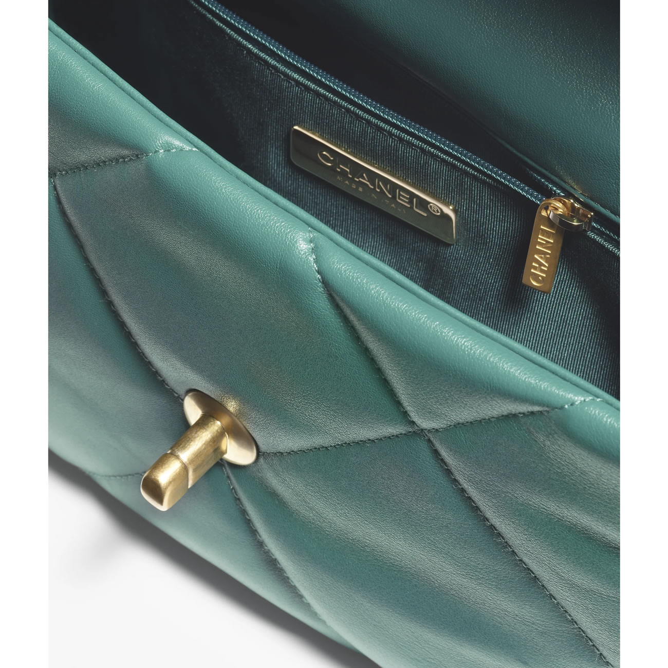 Chanel 19 Handbag 4 - kickbulk.co