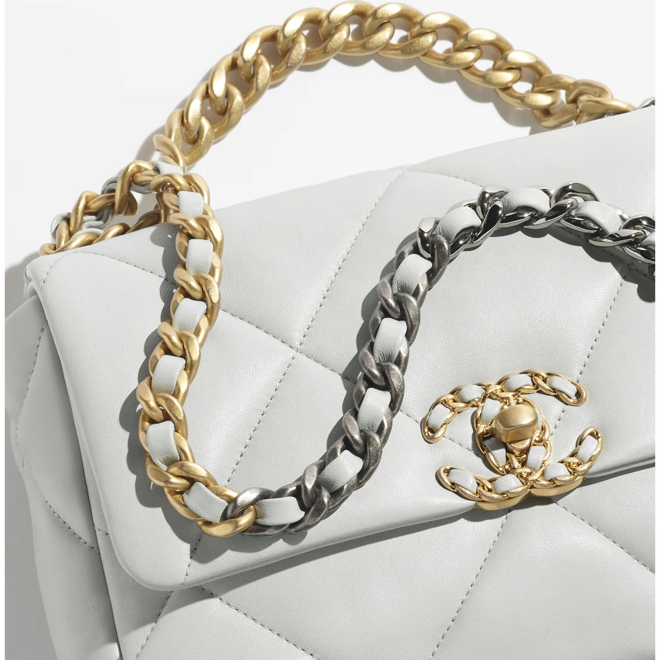 Chanel 19 Handbag 7 - kickbulk.co