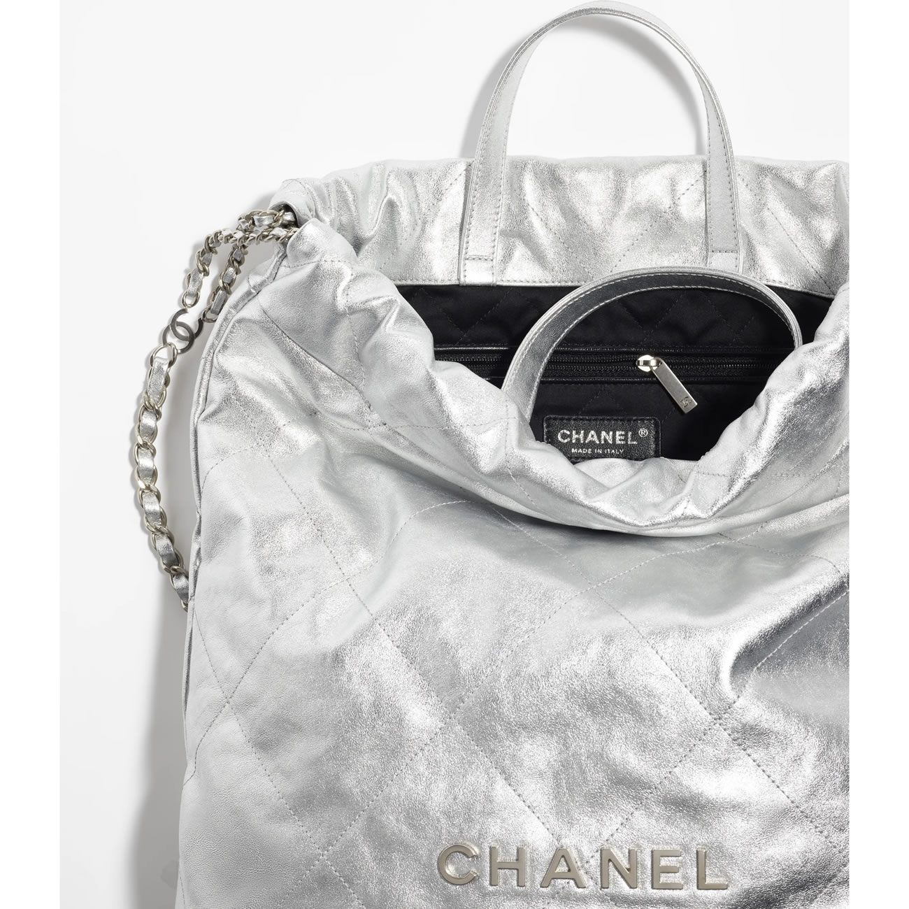 Chanel 22 Backpacks 16 - kickbulk.co