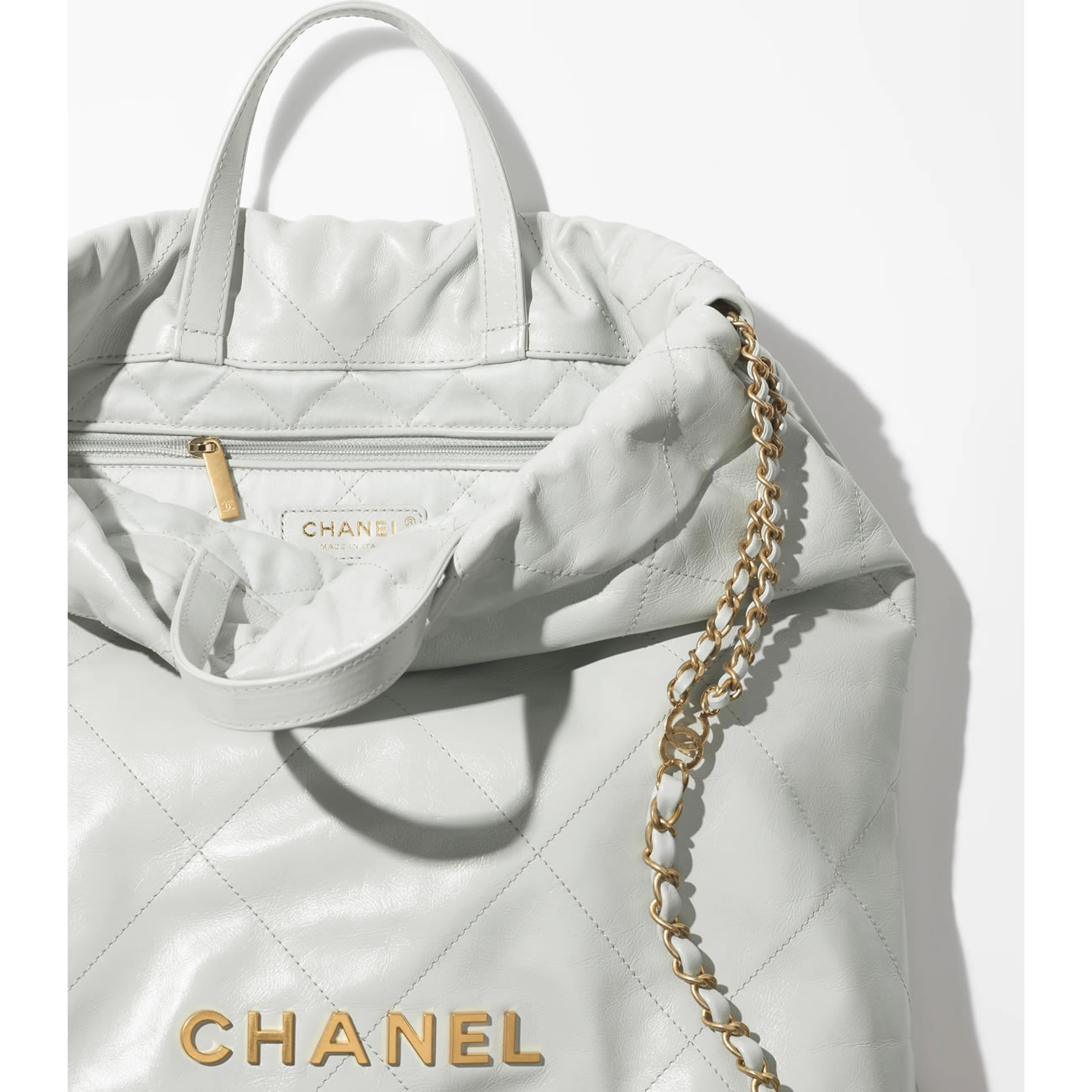 Chanel 22 Backpacks 3 - kickbulk.co
