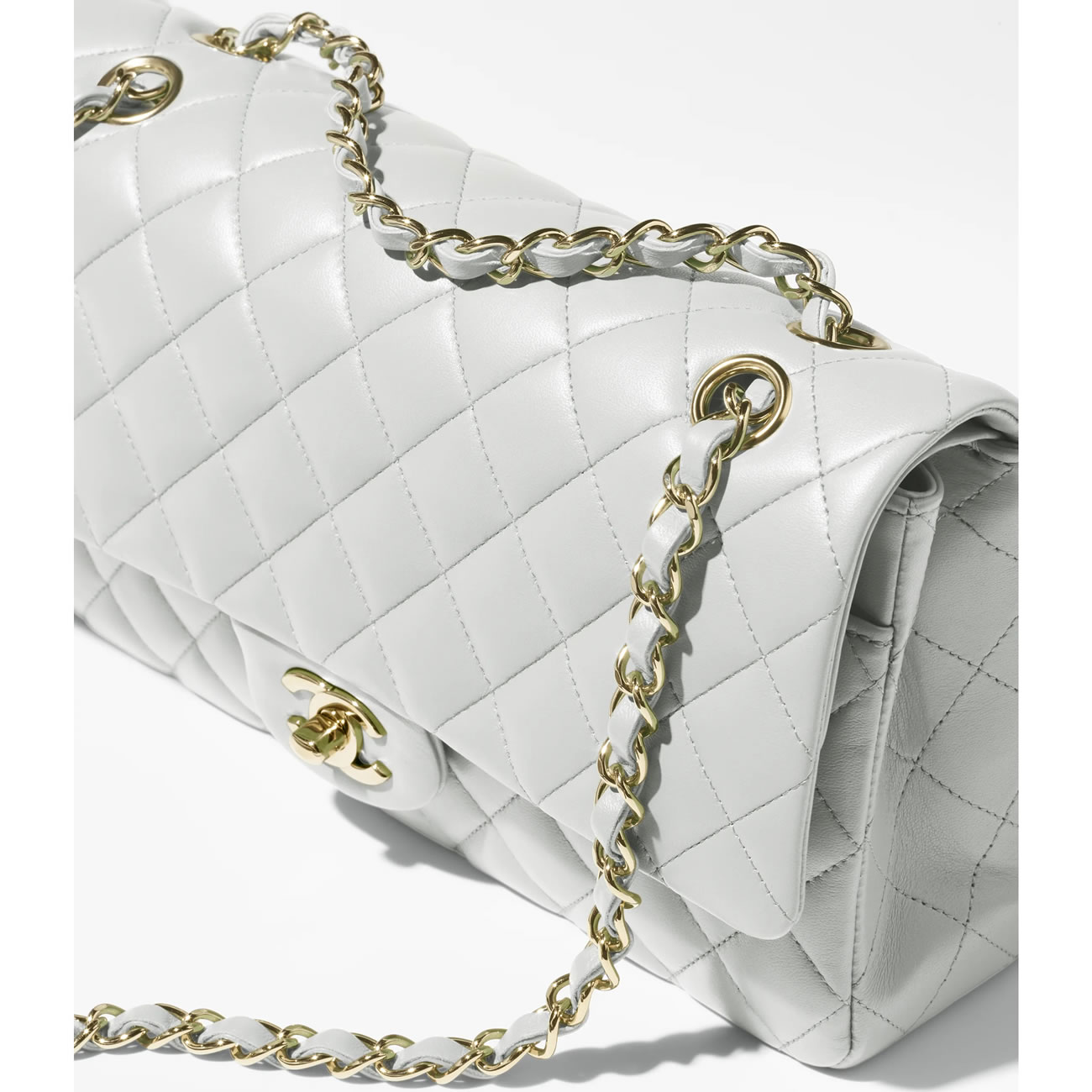 Chanel Classic Handbag 22 - kickbulk.co