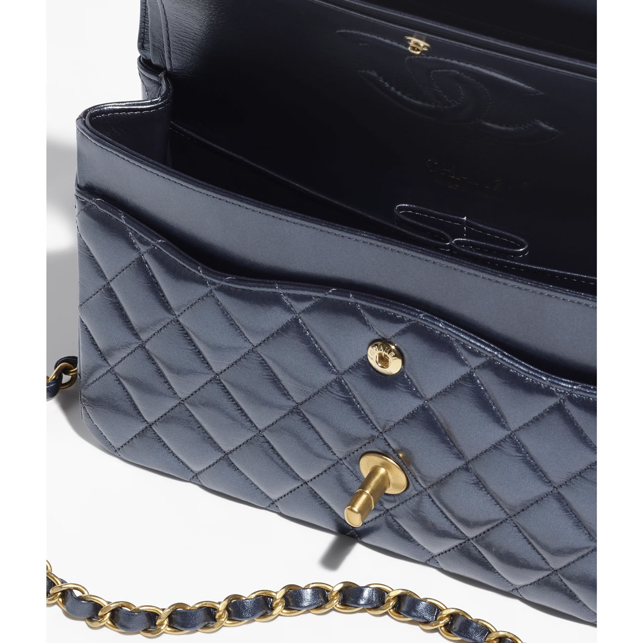 Chanel Classic Handbag 39 - kickbulk.co