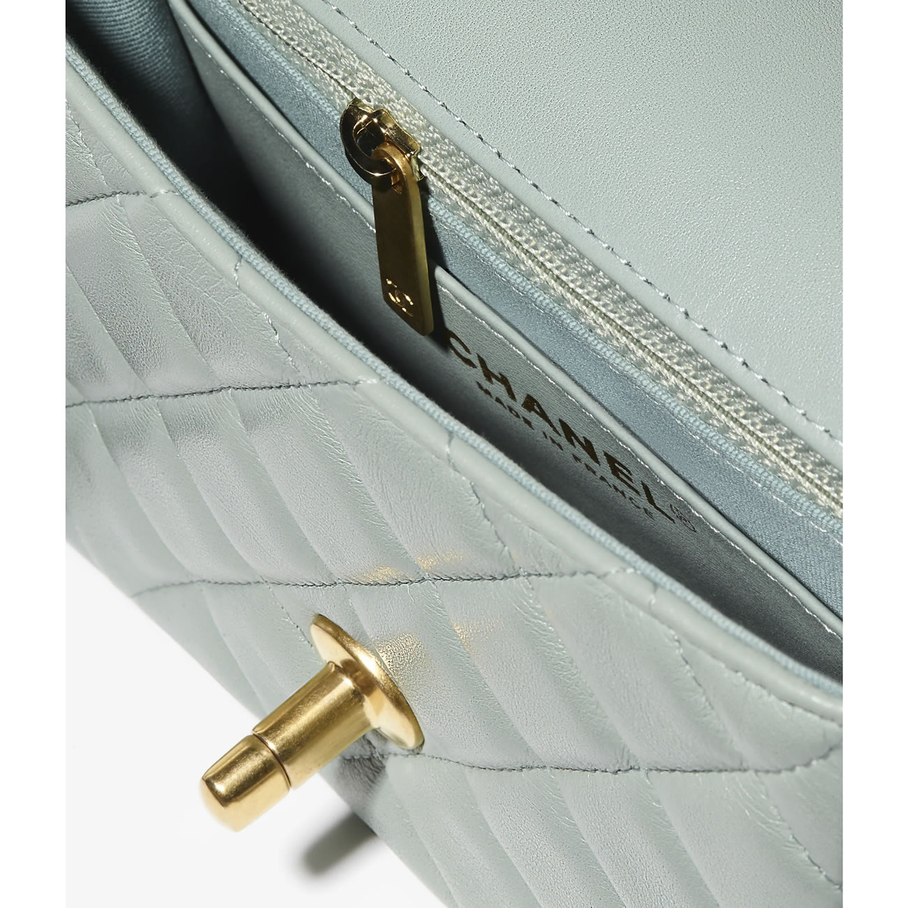 Chanel Flap Bag 22 - kickbulk.co