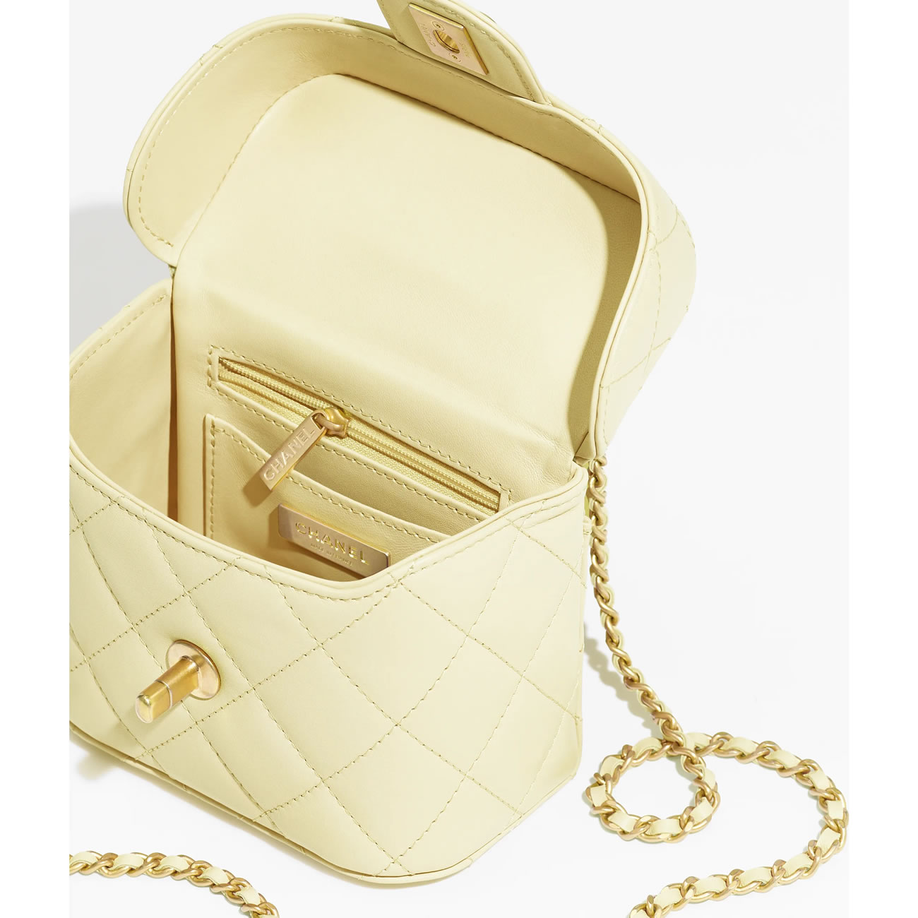 Chanel Small Vanity Case 9 - kickbulk.co