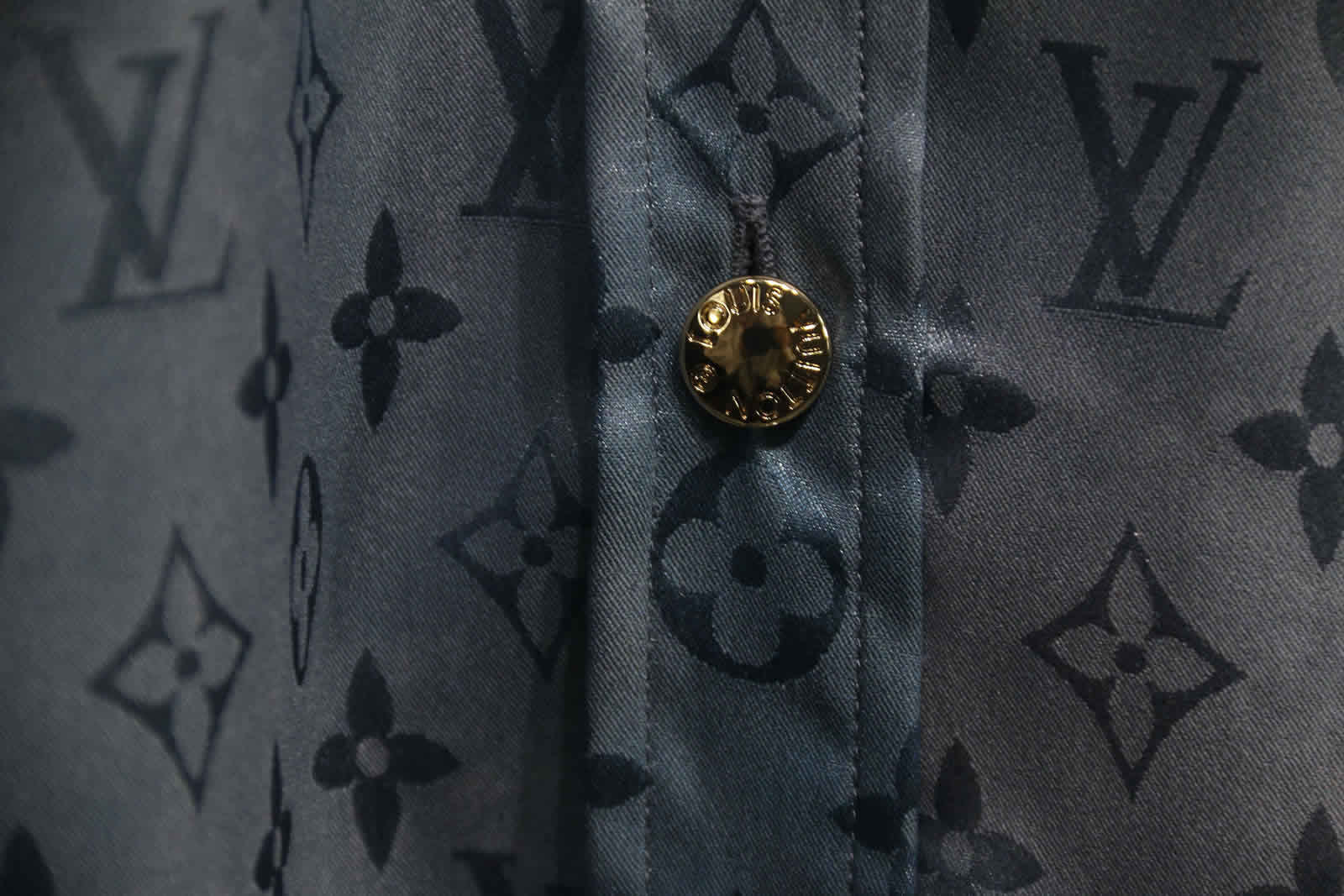 Silk shirt Louis Vuitton Black size M International in Silk - 35166416