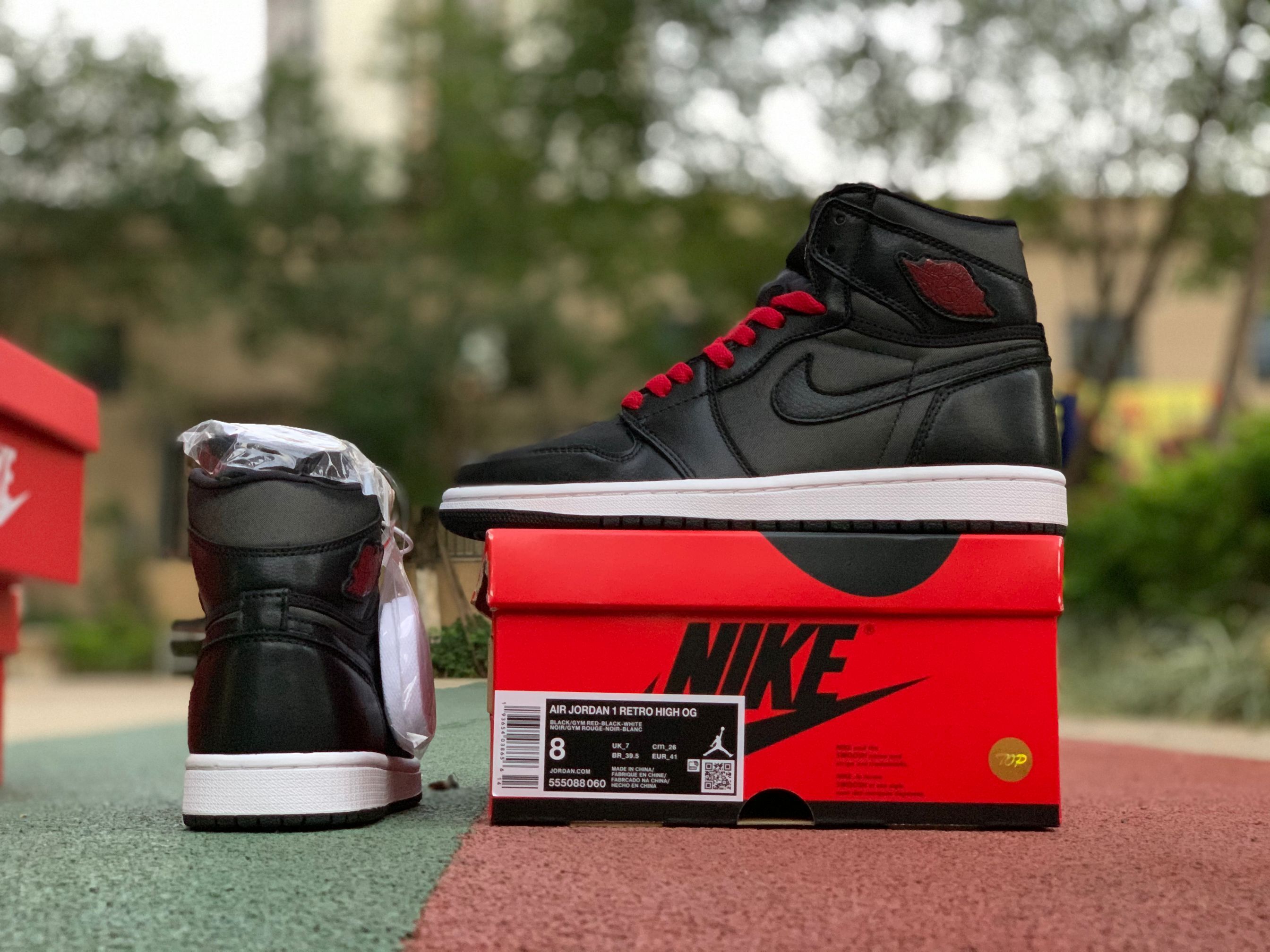 Nike Air Jordan 1 Retro High Og Black Gym Red 555088 060 14 - kickbulk.co