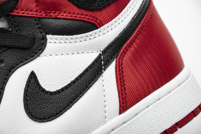Nike Air Jordan 1 Wmns Retro High Satin Black Toe Cd0461 016 31 - kickbulk.co