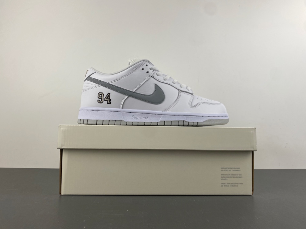 Supreme Dunk Low Sb White Metallic Silver Hq8487 100 10 - kickbulk.co