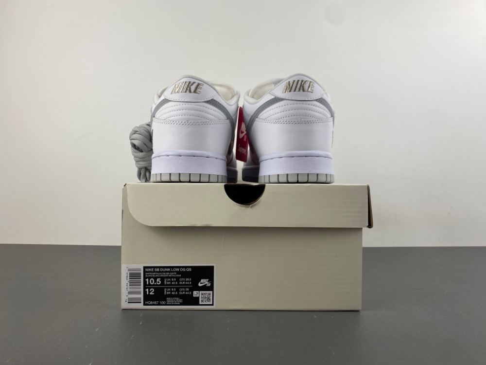 Supreme Dunk Low Sb White Metallic Silver Hq8487 100 11 - kickbulk.co