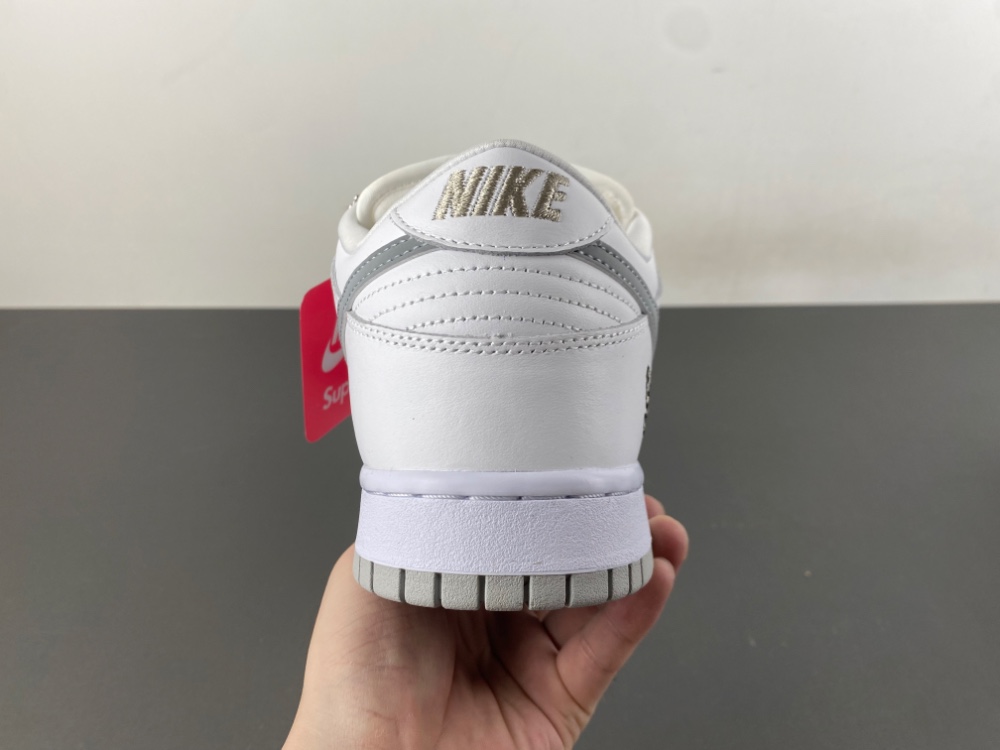 Supreme Dunk Low Sb White Metallic Silver Hq8487 100 16 - kickbulk.co