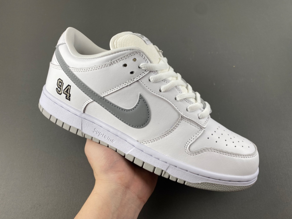Supreme Dunk Low Sb White Metallic Silver Hq8487 100 5 - kickbulk.co