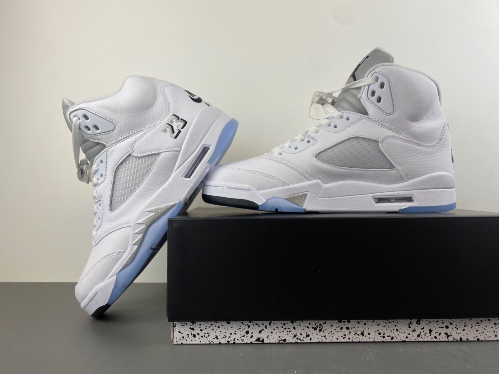 Air Jordan 5 Retro White Metallic 2026 Hq7978 103 9 - kickbulk.co Air Jordan 5 Retro White Metallic 2026 Hq7978 103 9 - kickbulk.co