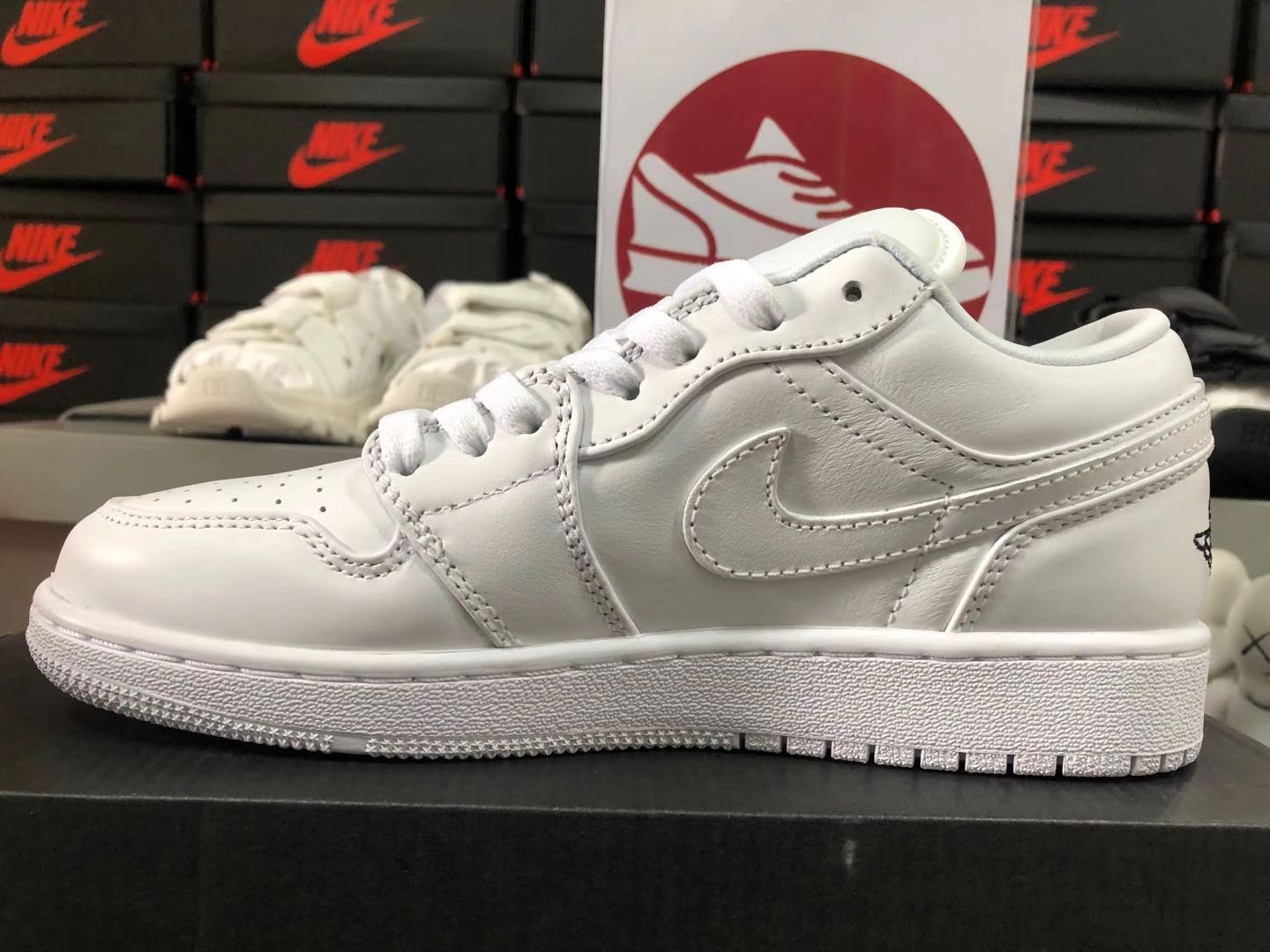 Air Jordan 1 Low White Black 553560-101 Kickbulk Sneaker Camera photos ...