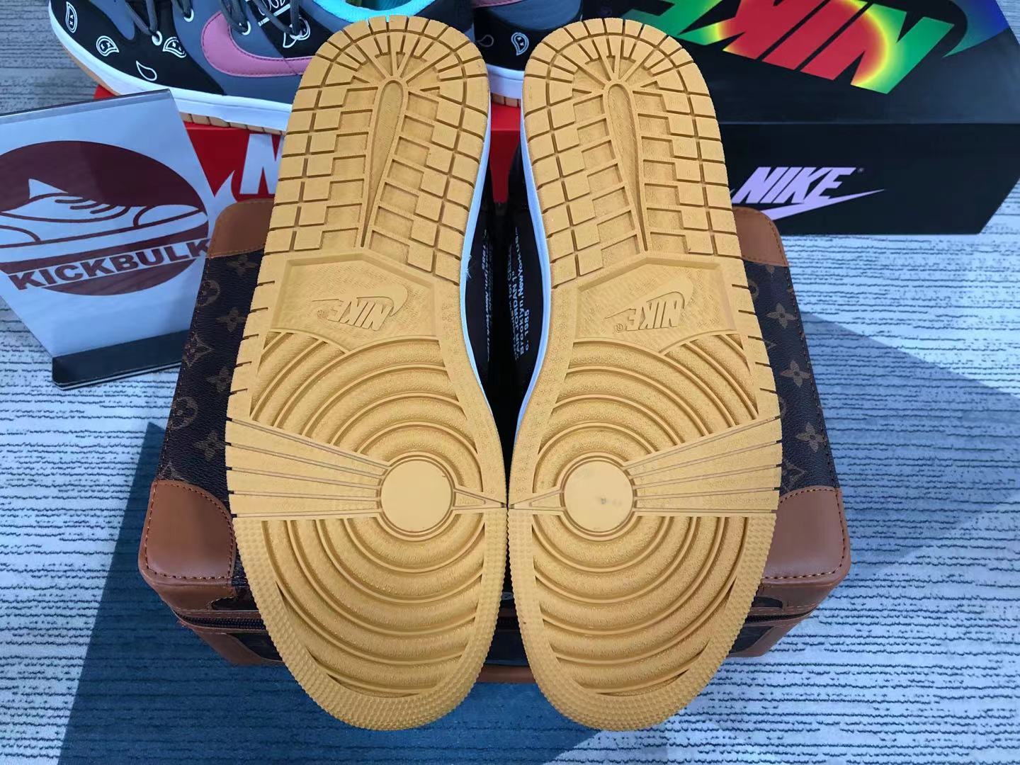 LOUIS VUITTON X AIR JORDAN 1 Low LV Kickbulk Sneaker Camera photos